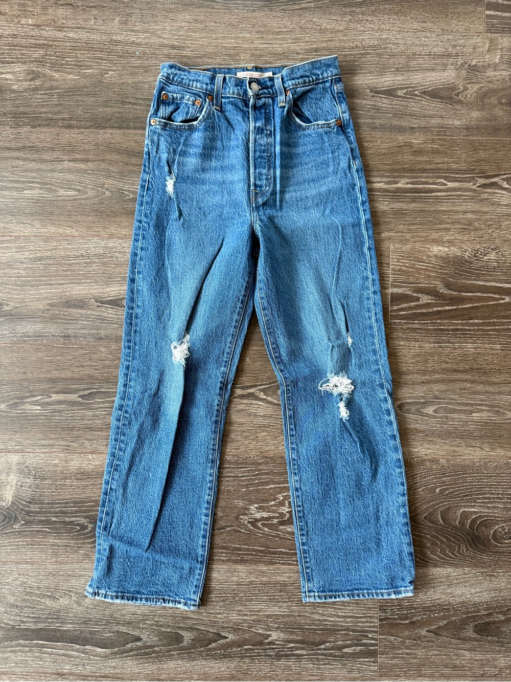 Levi's Women's Blue ribcage Straight ankle Distressed Jeans